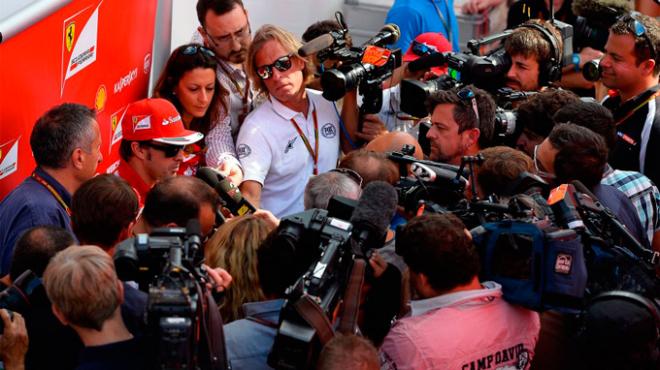 Fernando Alonso, atendiendo a los medios en el GP de Hungria. (FOTO: Rodrigo Medina).