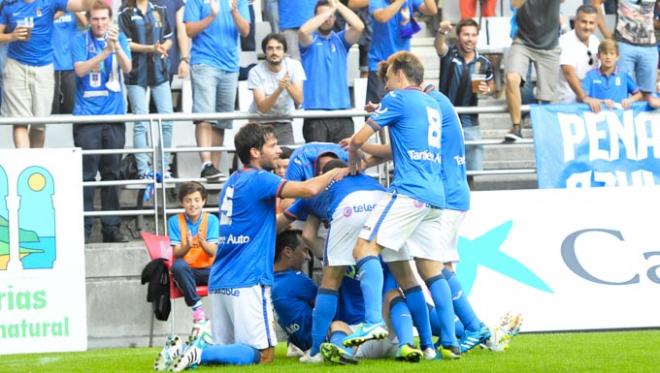 Los azules se aúpan al liderato (FOTO: Hugo Álvarez)