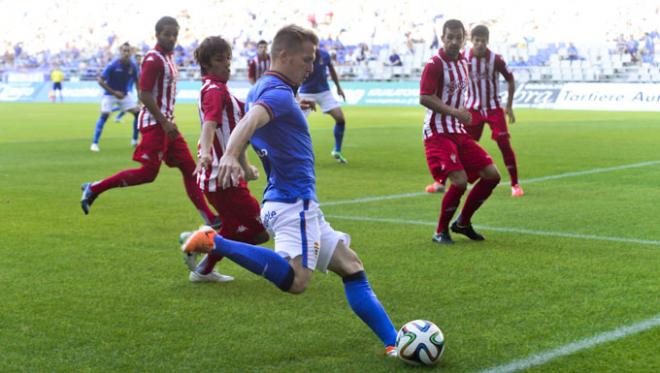 Segundo partido del Oviedo ante un filial. (FOTO: Hugo Álvarez)