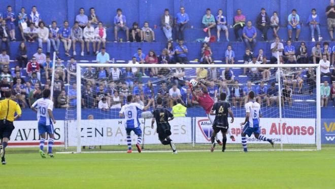 Los blanquiazules cayeron a manos del Barakaldo (FOTO: Hugo Álvarez.)