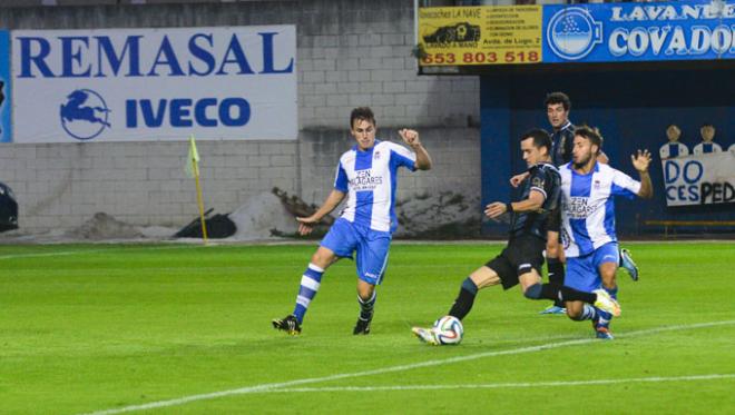 El Real Avilés, durante su enfrentamiento ante el Oviedo. (Foto: Hugo Álvarez).