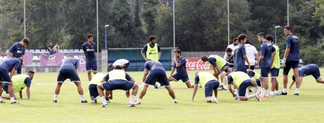 La plantilla azul, durante un entrenamiento. (FOTO: Lorena Francos)