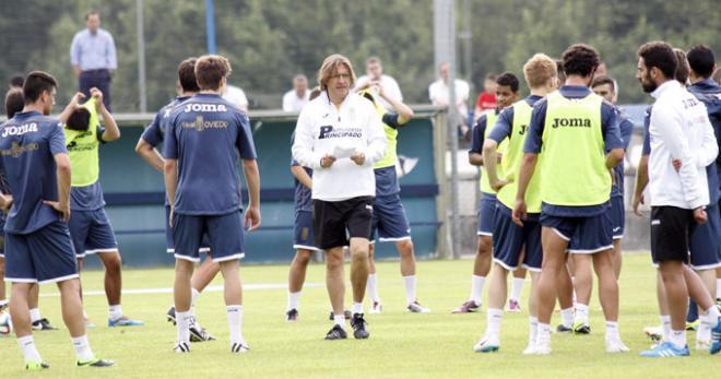 Sergio Egea da instrucciones a sus futbolistas. (FOTO: Lorena Francos)