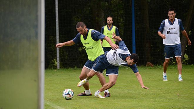 La plantilla se ejercita para preparar el encuentro del domingo ante el Valladolid B.