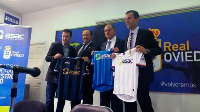 El acto se celebró en la tienda oficial del club. (FOTO: Real Oviedo)