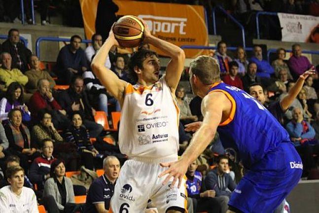 Álvaro Muñoz en un partido con el OCB de la pasada campaña.