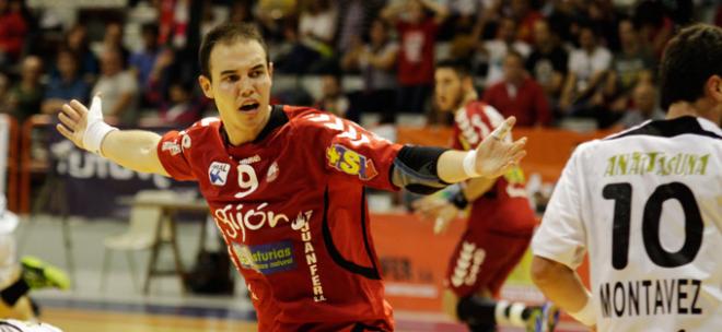 Adrián Fernández, en un momento del partido. (FOTO: Rodrigo Medina).