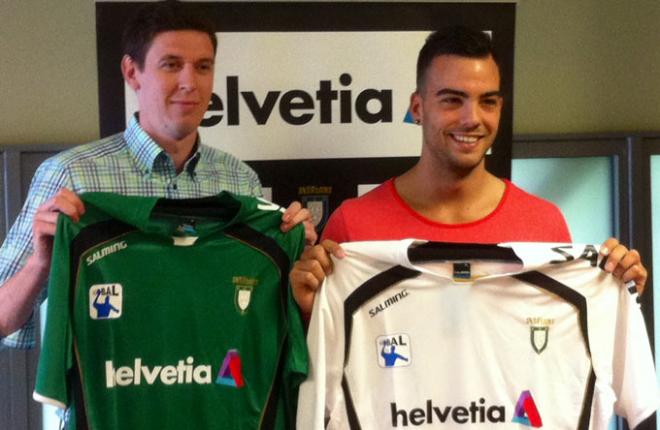 Álex Costoya, en su presentación. (FOTO: Anaitasuna).