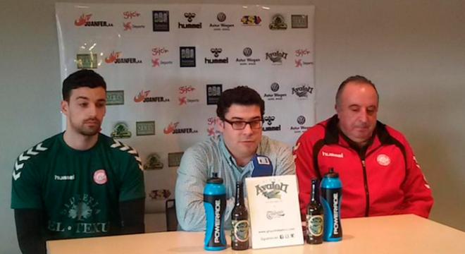 Paraja, Juan de Álvaro y Alberto Suárez, en la rueda de prensa de la Copa. (FOTO: ABGJ).