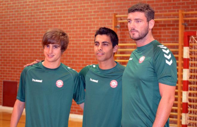 Montoya, en el centro, en el inicio de pretemporada. (FOTO: ElDesmarque Asturias).