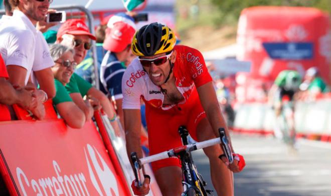 Dani Navarro, cruzando la meta en una etapa de la Vuelta 2014.