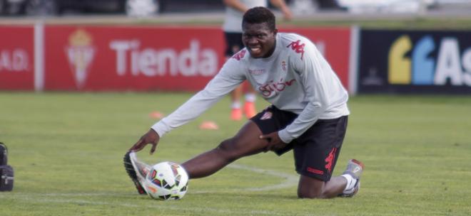 Dani Ndi, este verano en una sesión con el primer equipo. (FOTO: Rodrigo Medina).