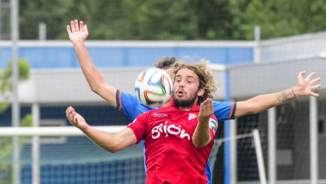 Mendi, en un partido con el filial. (FOTO: Hugo Álvarez).