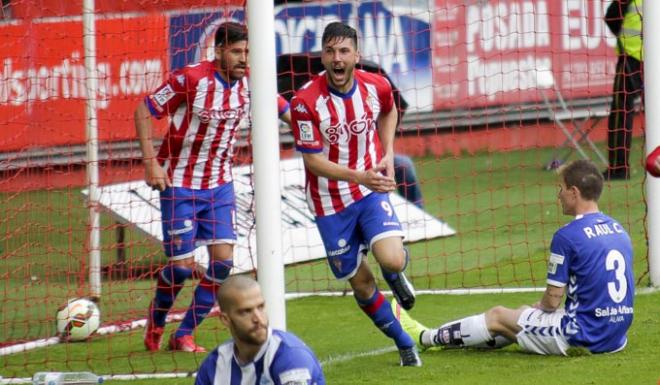 Guerrero, celebrando su gol ante el Alavés. (FOTO: Rodrigo Medina).