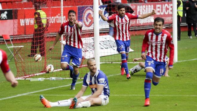 Guerrero celebra su gol ante el Alavés. (FOTO: Rodrigo Medina).