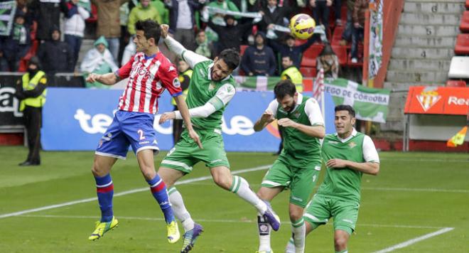 Imagen del choque entre ambos de la primera vuelta. (FOTO: Rodrigo Medina).