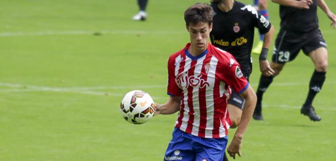 Pablo Pérez, en un partido en El Molinón. (FOTO: Rodrigo Medina).