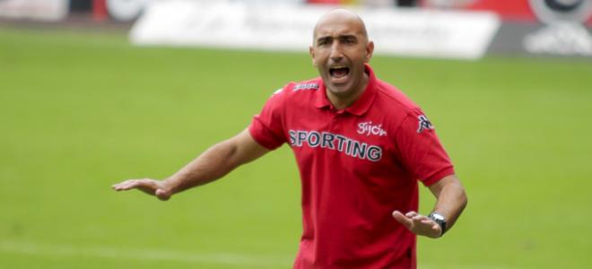 Abelardo, en un partido con el Sporting. (FOTO: Rodrigo Medina).