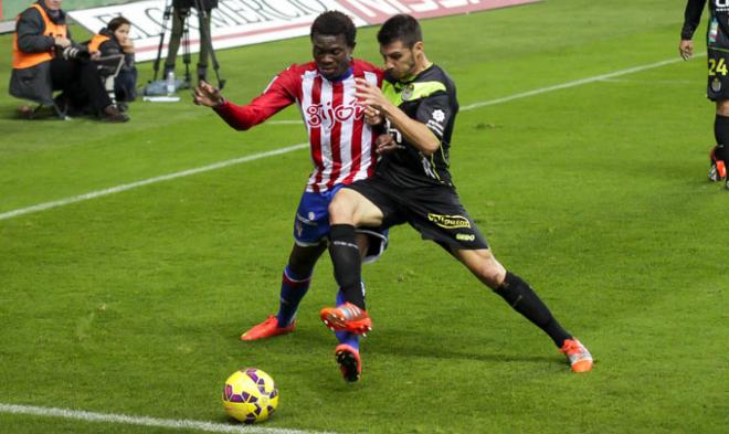 Dani Ndi volvió a jugar la delantero la última media hora. (FOTO: Rodrigo Medina).