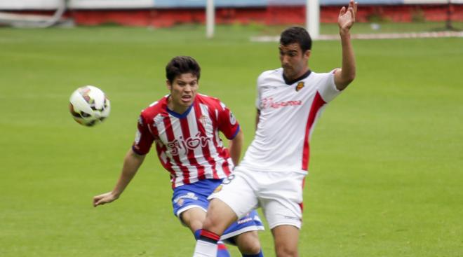 Jorge Meré, frente al Mallorca en El Molinón. (FOTO: Rodrigo Medina).