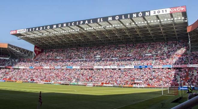 El Molinón, durante el último partido. (FOTO: Rodrigo Medina).