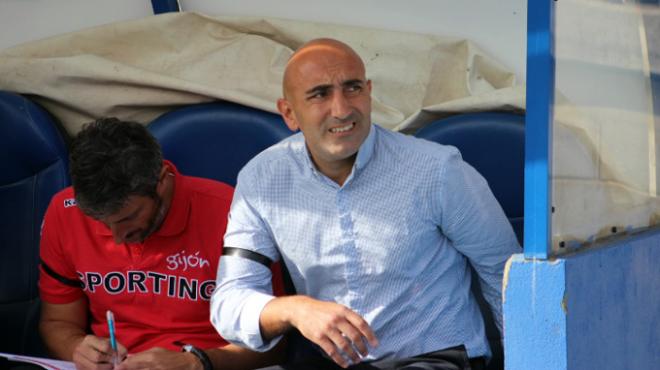 Abelardo, en el banquillo rojiblanco.