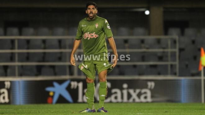 Carmona, tras ser amonestado por el colegiado. (FOTO: LFP).