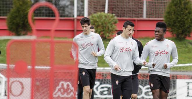 La plantilla del Sporting, en Mareo. (FOTO: Rodrigo Medina).