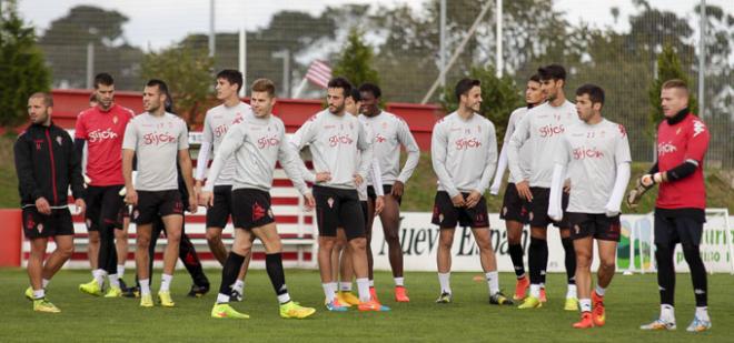 La plantilla, en un entrenamiento. (FOTO: Rodrigo Medina).