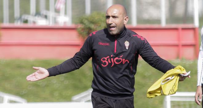 Abelardo Fernández, técnico sportinguista. (FOTO: Rodrigo Medina).