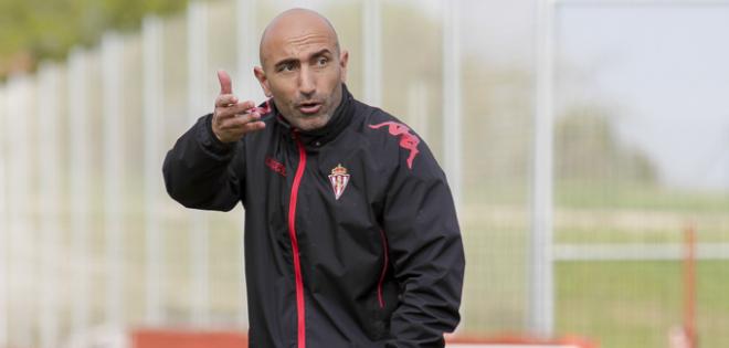 Abelardo, en un entrenamiento en Mareo. (FOTO: Rodrigo Medina).