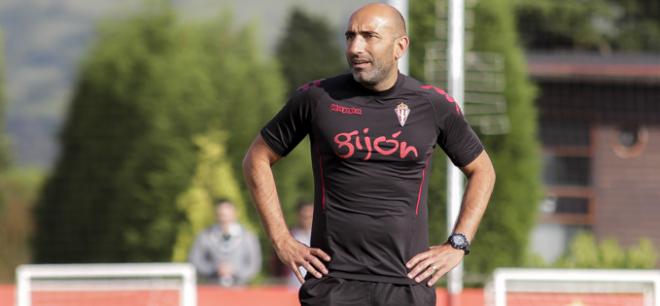 Abelardo, durante una sesión de trabajo. (FOTO: Rodrigo Medina).