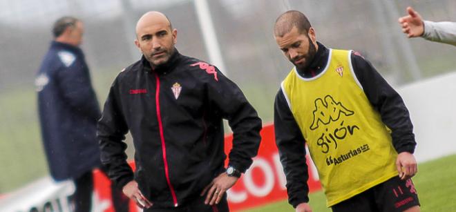 Abelardo, en un entrenamiento del Sporting. (FOTO: Rodrigo Medina).