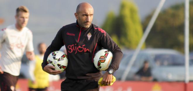 Abelardo, en un entrenamiento en Mareo. (FOTO: Rodrigo Medina).