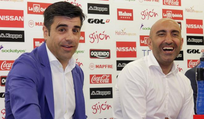 Nico Rodríguez y Abelardo, en la sala de prensa de El Molinón. (FOTO: Rodrigo Medina).