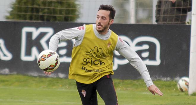 Álex Menéndez, durante un entrenamiento. (FOTO: Rodrigo Medina).