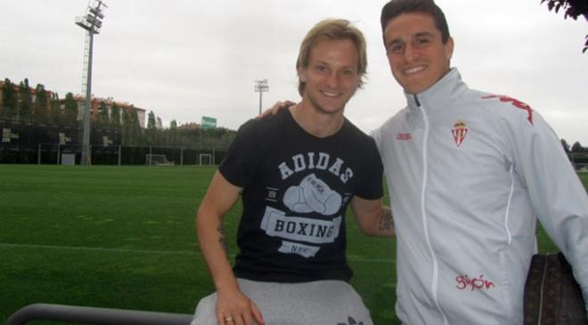 Bernardo con Rakitic, esta mañana en Sant Joan Despí.