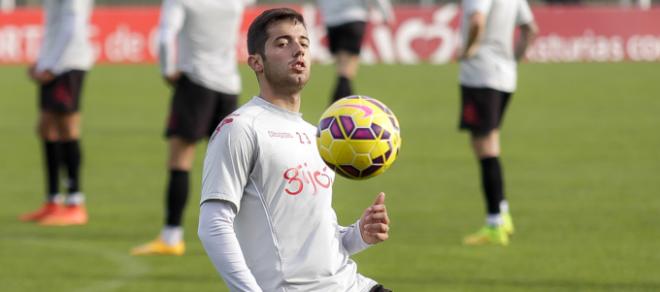 Jony, en un entrenamiento con el Sporting. (FOTO: Rodrigo Medina).