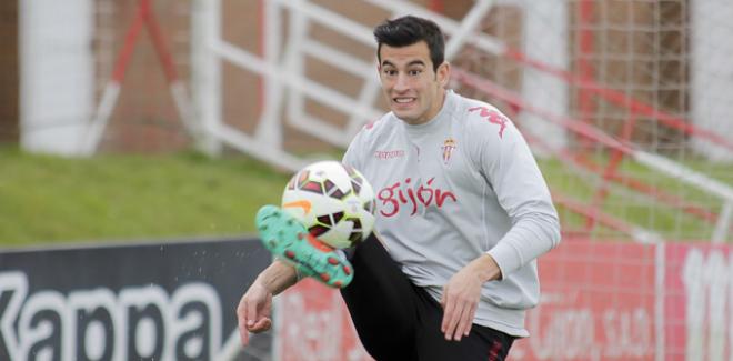 Luis Hernández, en un entrenamiento del Sporting. (FOTO: Rodrigo Medina).