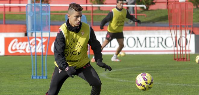 Rachid, en un entrenamiento con el Sporting. (FOTO: Rodrigo Medina).