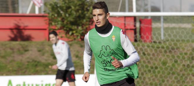 Rachid, en un entrenamiento con el Sporting. (FOTO: Rodrigo Medina).