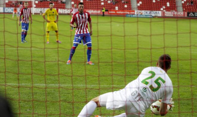 Guaita atrapa el penalti de Guerrero. (FOTO: Rodrigo Medina).