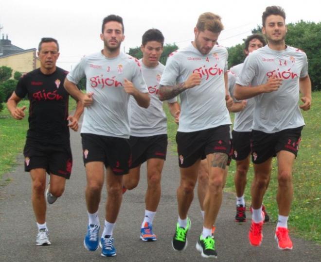 Varios jugadores corriendo por el parque. (FOTO: RSG).