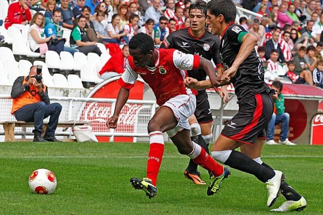 El africano en un partido con los cántabros.