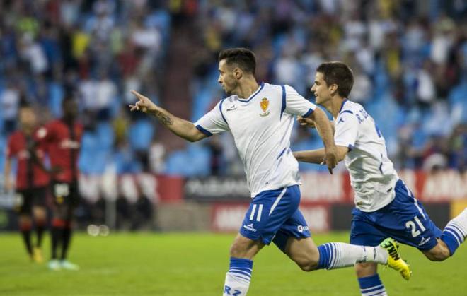 El extremo celebrando un gol con el Zaragoza.