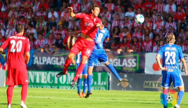 Lekic, durante el partido el curso anterior que concluyó con empate a dos goles. (FOTO: LFP).