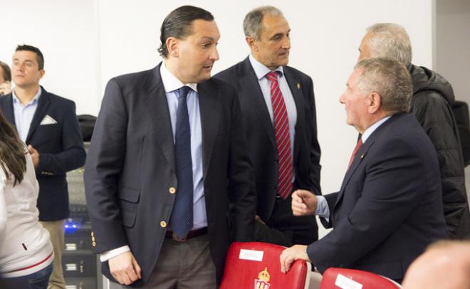 Alfredo García Amado, en la sala de prensa de El Molinón. (FOTO: Rodrigo Medina).