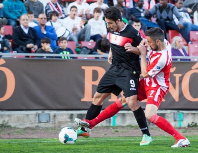 Saúl, en un partido con el Murcia.