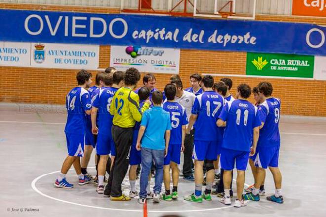 Jugadores del Base Oviedo, en un partido de la temporada  ya concluida.