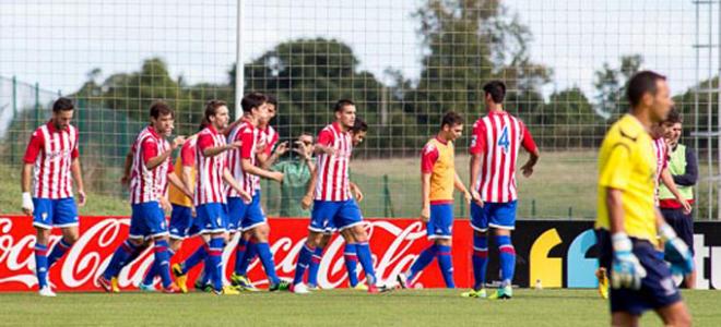 Jugadores del Sporting B, celebrando un gol. (FOTO: Rodrigo Medina).